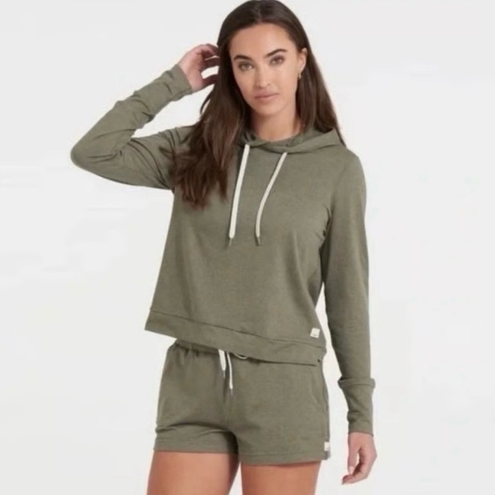 Vuori Halo Essenial Hoodie in Oregano Green